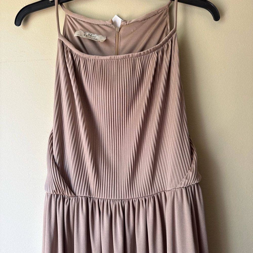 Elegant Beige Sleeveless Dress